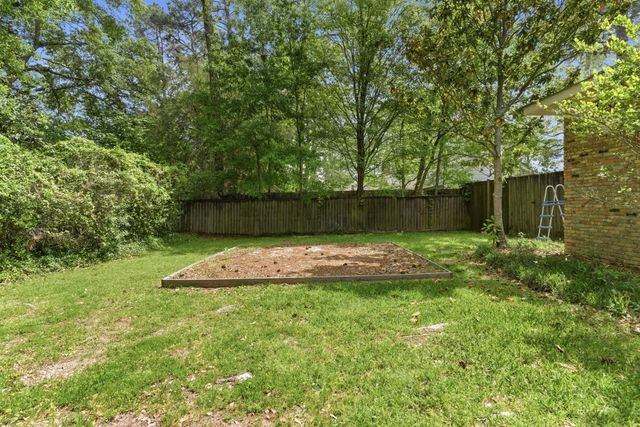 107 Greenwood Pl, Hattiesburg, MS 39402