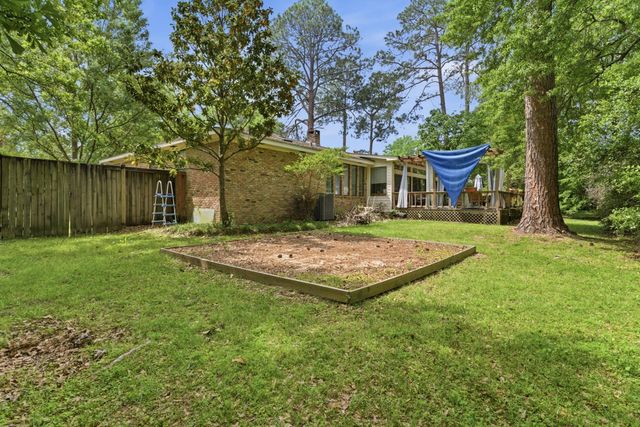 107 Greenwood Pl, Hattiesburg, MS 39402