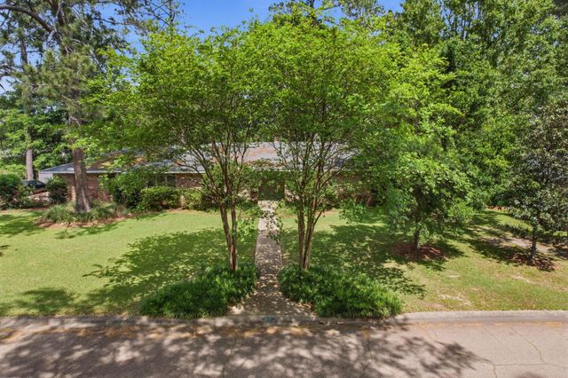 107 Greenwood Pl, Hattiesburg, MS 39402