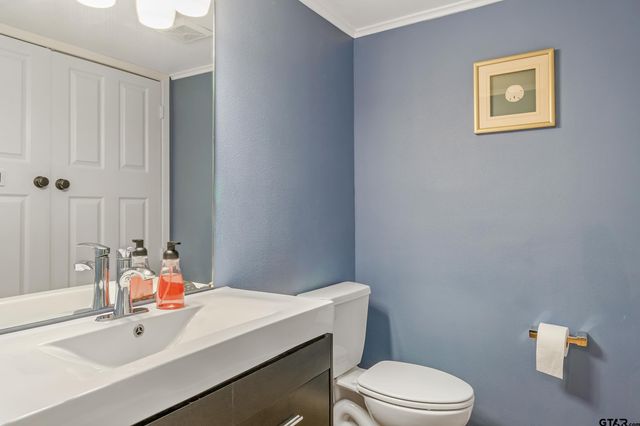 1705 Devonshire Dr, Tyler, TX 75703