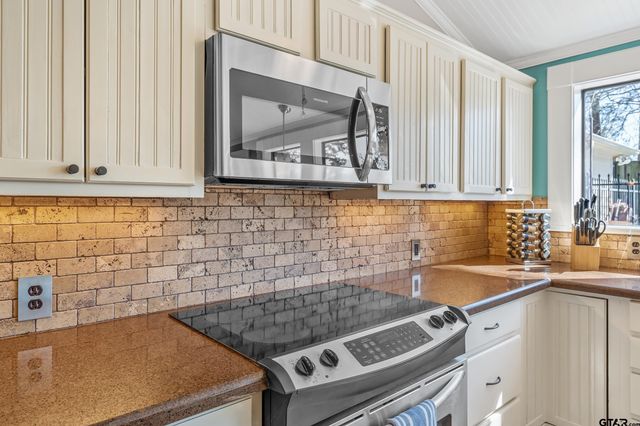1705 Devonshire Dr, Tyler, TX 75703