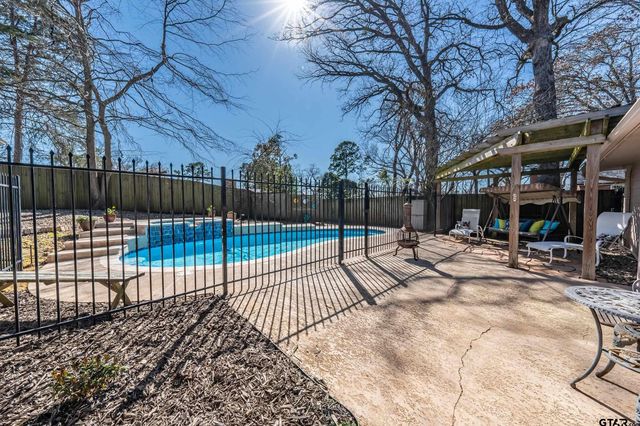 1705 Devonshire Dr, Tyler, TX 75703