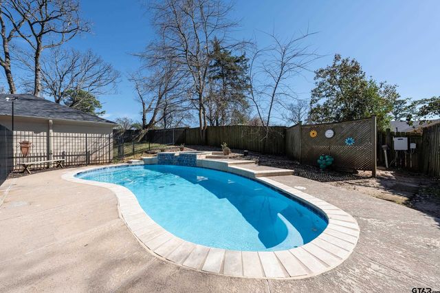 1705 Devonshire Dr, Tyler, TX 75703