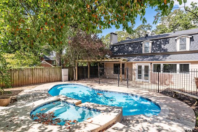 1705 Devonshire Dr, Tyler, TX 75703