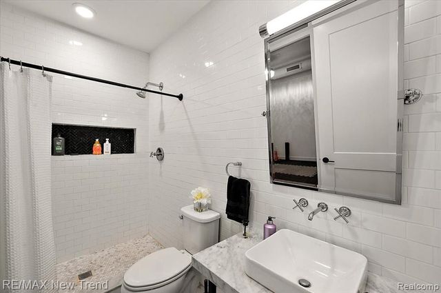 804 N Main Street 2H, Rochester, MI 48307