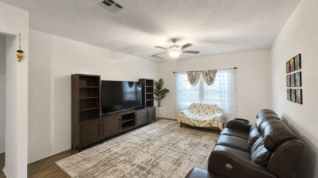1732 Cobblecrest LN, Leander, TX 78641