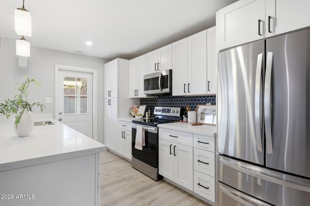 7 E BALBOA Drive, Tempe, AZ 85282