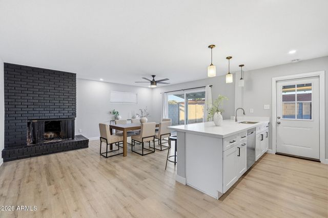 7 E BALBOA Drive, Tempe, AZ 85282