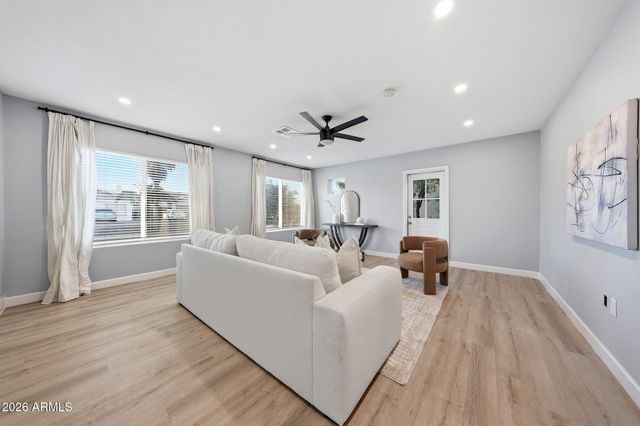 7 E BALBOA Drive, Tempe, AZ 85282