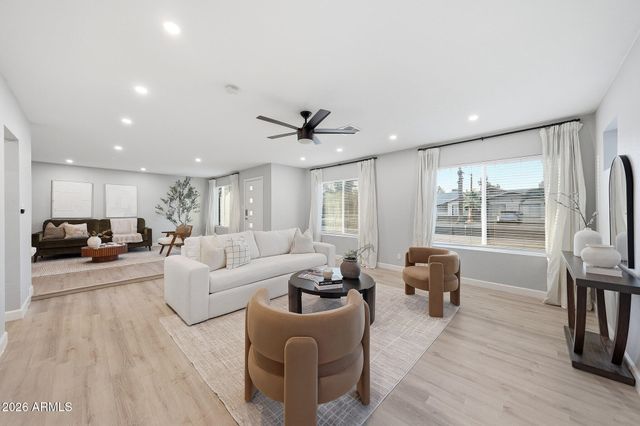 7 E BALBOA Drive, Tempe, AZ 85282