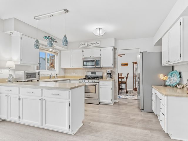 2608 Gateshead Drive, Naperville, IL 60564