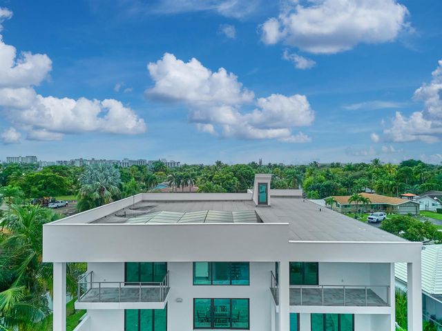 2751 NE 22nd Court, Pompano Beach, FL 33062