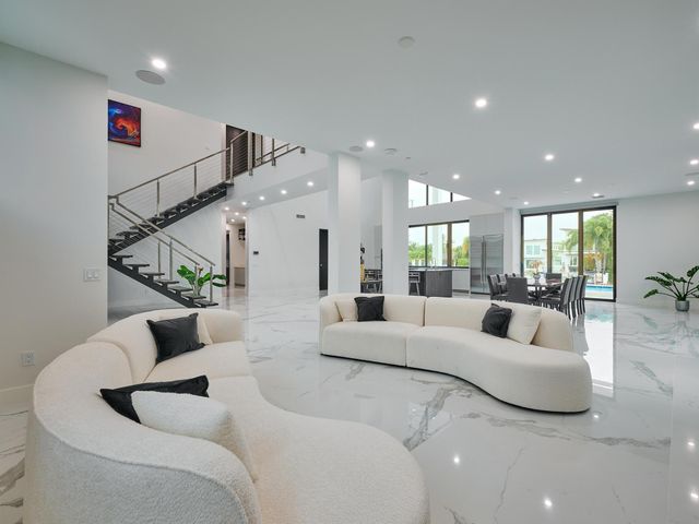 2751 NE 22nd Court, Pompano Beach, FL 33062