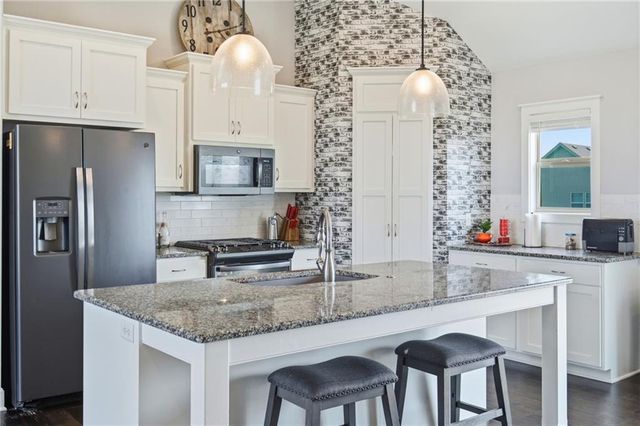 16029 Craig Street, Basehor, KS 66007