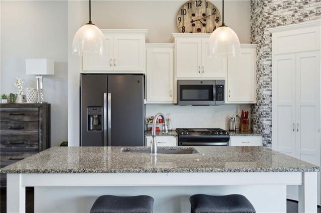 16029 Craig Street, Basehor, KS 66007