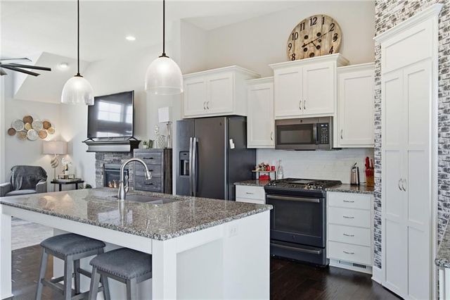 16029 Craig Street, Basehor, KS 66007