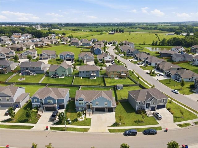 16029 Craig Street, Basehor, KS 66007