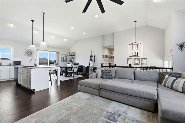 16029 Craig Street, Basehor, KS 66007