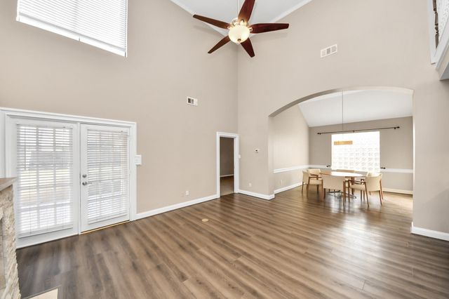 8047 Oakwood Garden Street, Houston, TX 77040