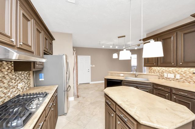 8047 Oakwood Garden Street, Houston, TX 77040