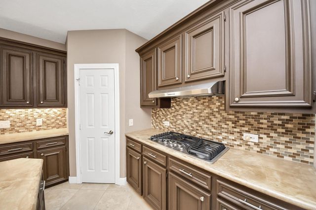 8047 Oakwood Garden Street, Houston, TX 77040