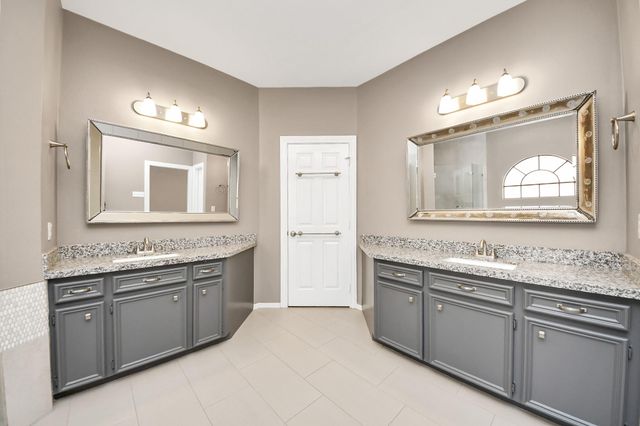 8047 Oakwood Garden Street, Houston, TX 77040