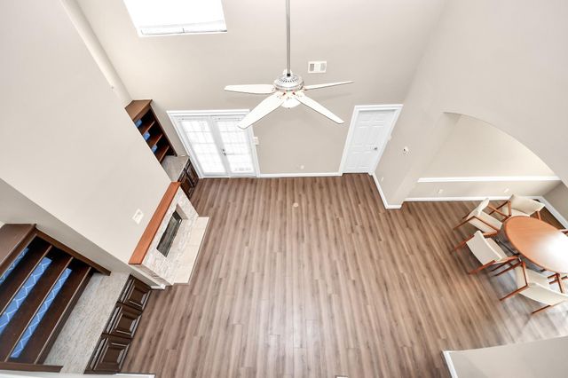 8047 Oakwood Garden Street, Houston, TX 77040