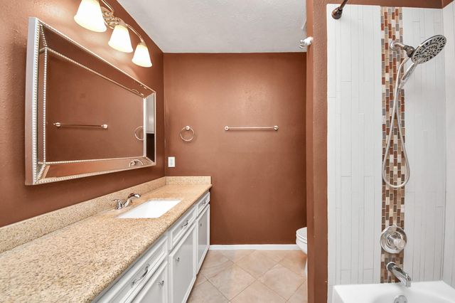 8047 Oakwood Garden Street, Houston, TX 77040