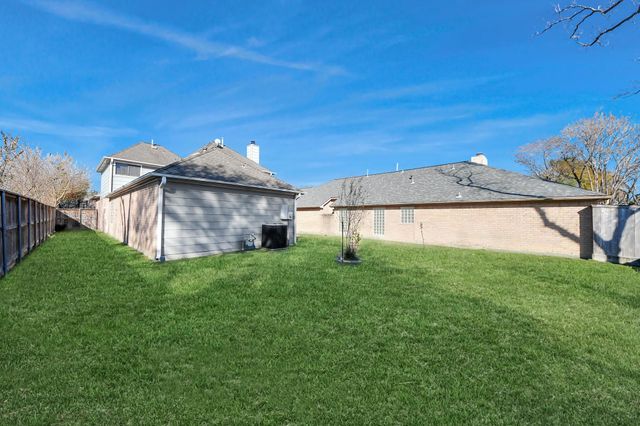 8047 Oakwood Garden Street, Houston, TX 77040