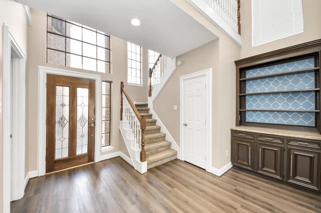 8047 Oakwood Garden Street, Houston, TX 77040