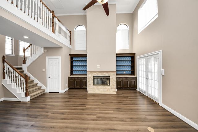 8047 Oakwood Garden Street, Houston, TX 77040