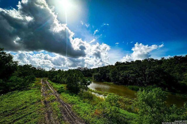000 Fm 1303, Floresville, TX 78114