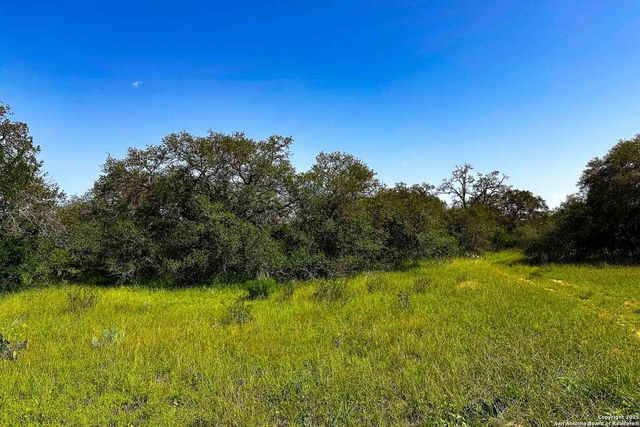 000 Fm 1303, Floresville, TX 78114