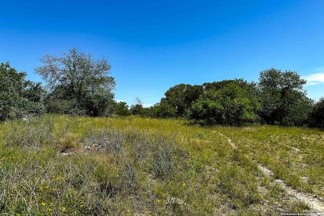 000 Fm 1303, Floresville, TX 78114