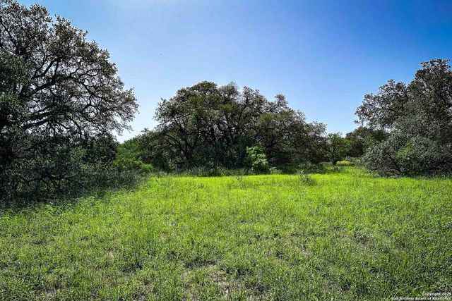 000 Fm 1303, Floresville, TX 78114
