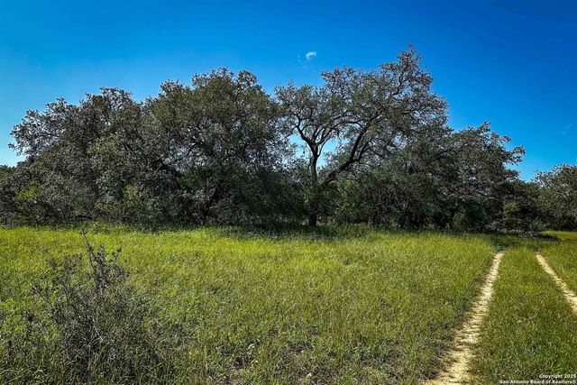 000 Fm 1303, Floresville, TX 78114