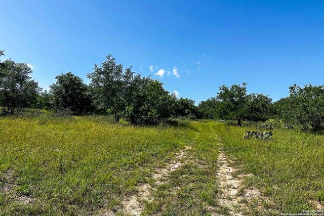 000 Fm 1303, Floresville, TX 78114