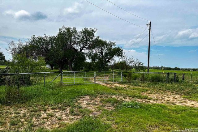 000 Fm 1303, Floresville, TX 78114