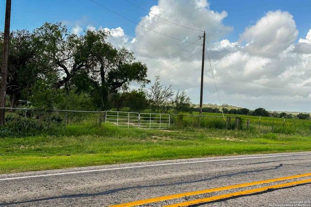 000 Fm 1303, Floresville, TX 78114