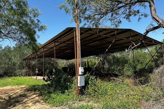 000 Fm 1303, Floresville, TX 78114