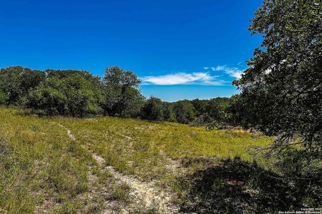 000 Fm 1303, Floresville, TX 78114
