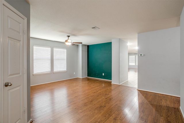 1347 Hillside Drive, Burleson, TX 76028