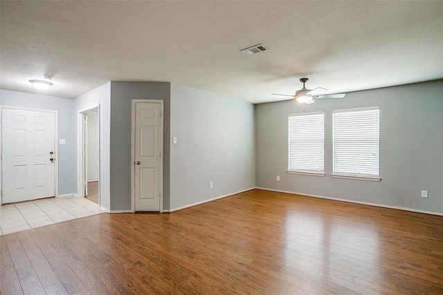 1347 Hillside Drive, Burleson, TX 76028