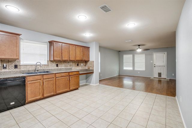 1347 Hillside Drive, Burleson, TX 76028