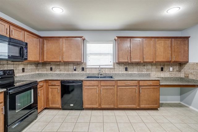 1347 Hillside Drive, Burleson, TX 76028