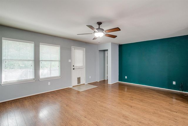 1347 Hillside Drive, Burleson, TX 76028