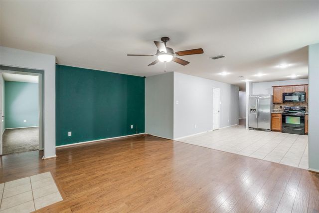 1347 Hillside Drive, Burleson, TX 76028