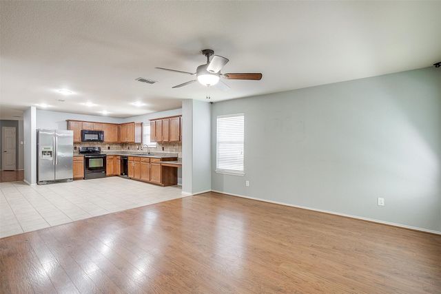 1347 Hillside Drive, Burleson, TX 76028