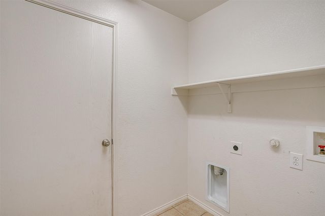 1347 Hillside Drive, Burleson, TX 76028