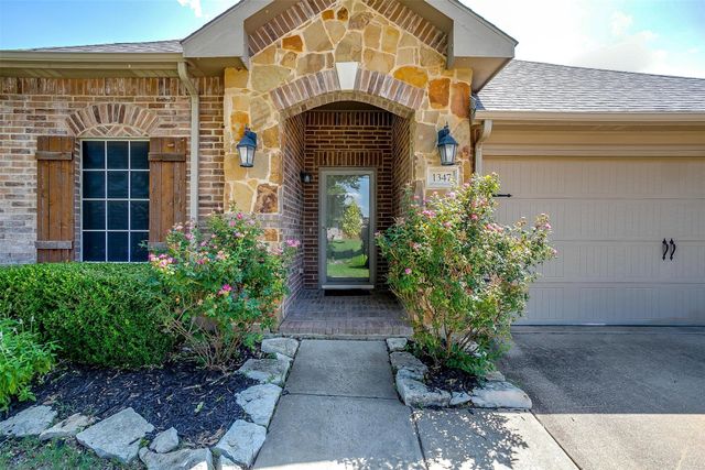 1347 Hillside Drive, Burleson, TX 76028
